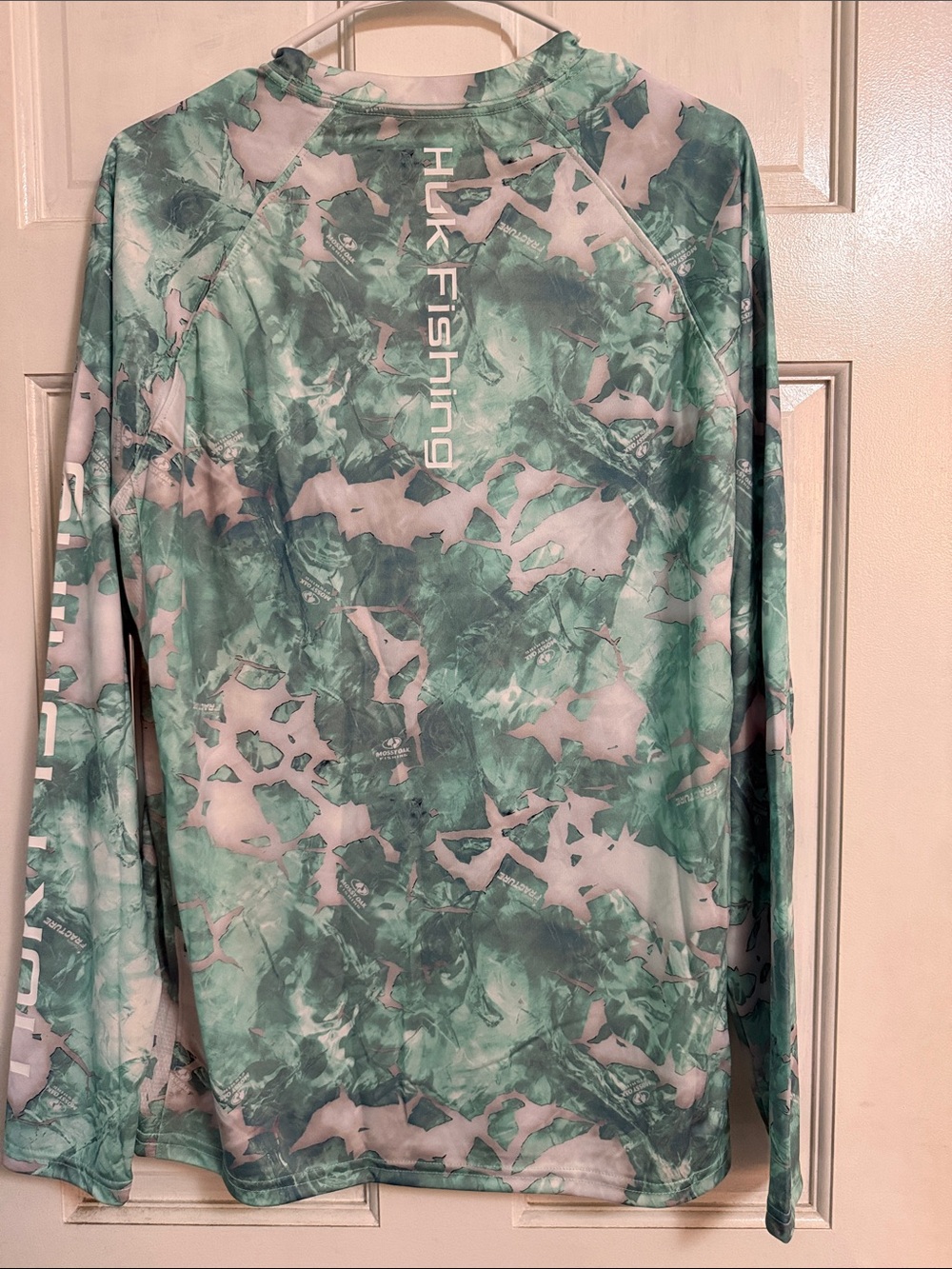 Huk Performance Fishing Shirt Size Medium - Picture 2 of 3
